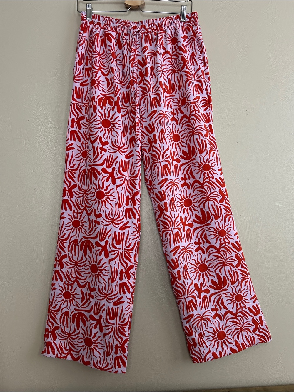 Classic Design Red Floral Print Women’s Wide Leg Pants. Elastic Waist Size Large